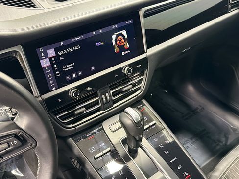 Certified 2023 Porsche Macan Turbo AWD/4WD image 27