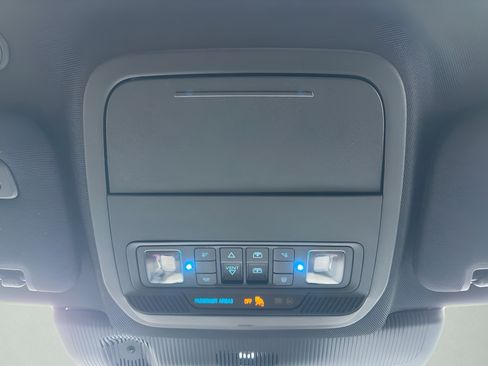 Used 2025 Ford Explorer ST AWD/4WD image 34