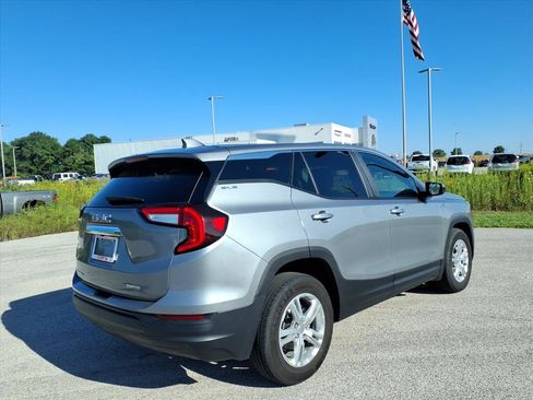 Used 2024 GMC Terrain SLE FWD image 3