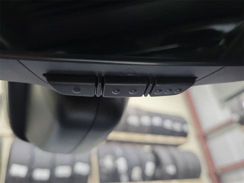 New 2025 Land Rover Range Rover Sport SE image 36