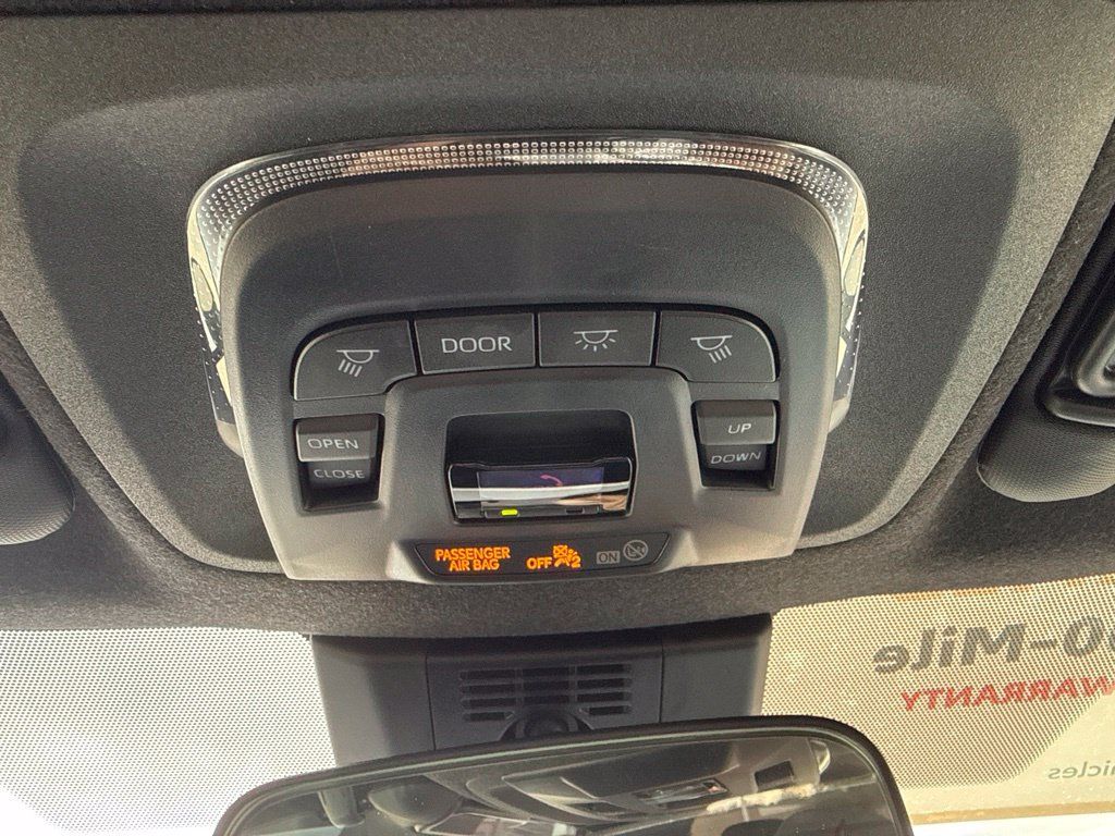 Certified 2025 Toyota Corolla SE w/ SE Premium Package FWD image 17