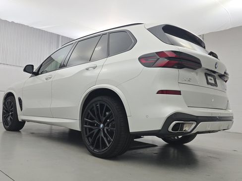Used 2025 BMW X5 sDrive40i w/ M Sport Package RWD image 3