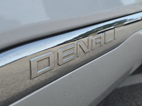 Used 2017 GMC Acadia Denali w/ Technology Package AWD/4WD image 9