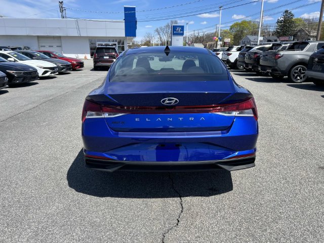 Used 2023 Hyundai Elantra SEL w/ Convenience Package FWD image 4