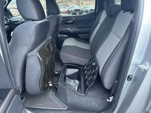 Used 2022 Toyota Tacoma TRD Off-Road image 12