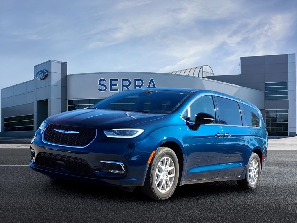 Used 2025 Chrysler Pacifica Select FWD image 1