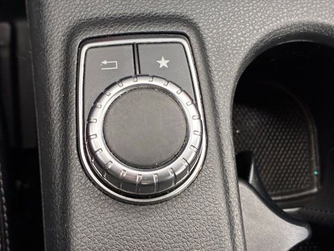 Used 2018 Mercedes-Benz CLA 250 4MATIC image 30