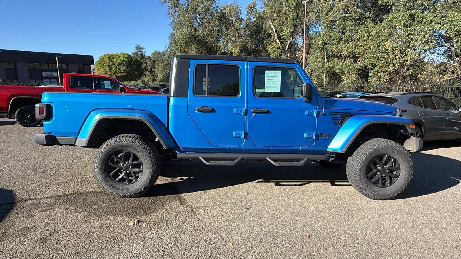 Used 2023 Jeep Gladiator Sport AWD/4WD image 4