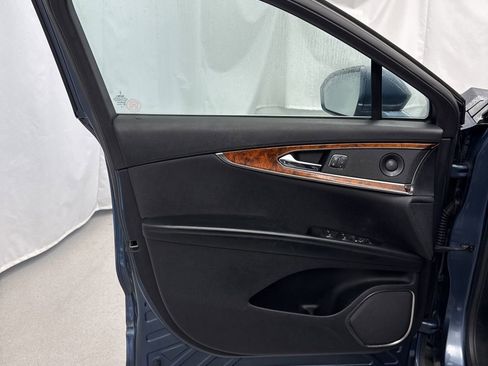 Used 2019 Lincoln Nautilus Reserve image 14