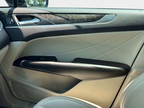 Used 2019 Lincoln MKC Reserve FWD image 23