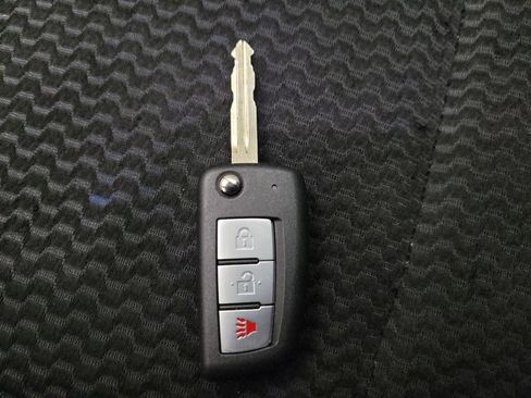 Used 2020 Nissan Rogue Sport S image 32