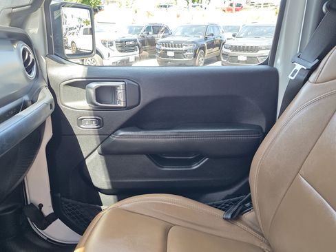 Used 2020 Jeep Gladiator Rubicon w/ Dual Top Group AWD/4WD image 15