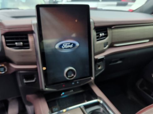 Used 2022 Ford Expedition Limited image 8