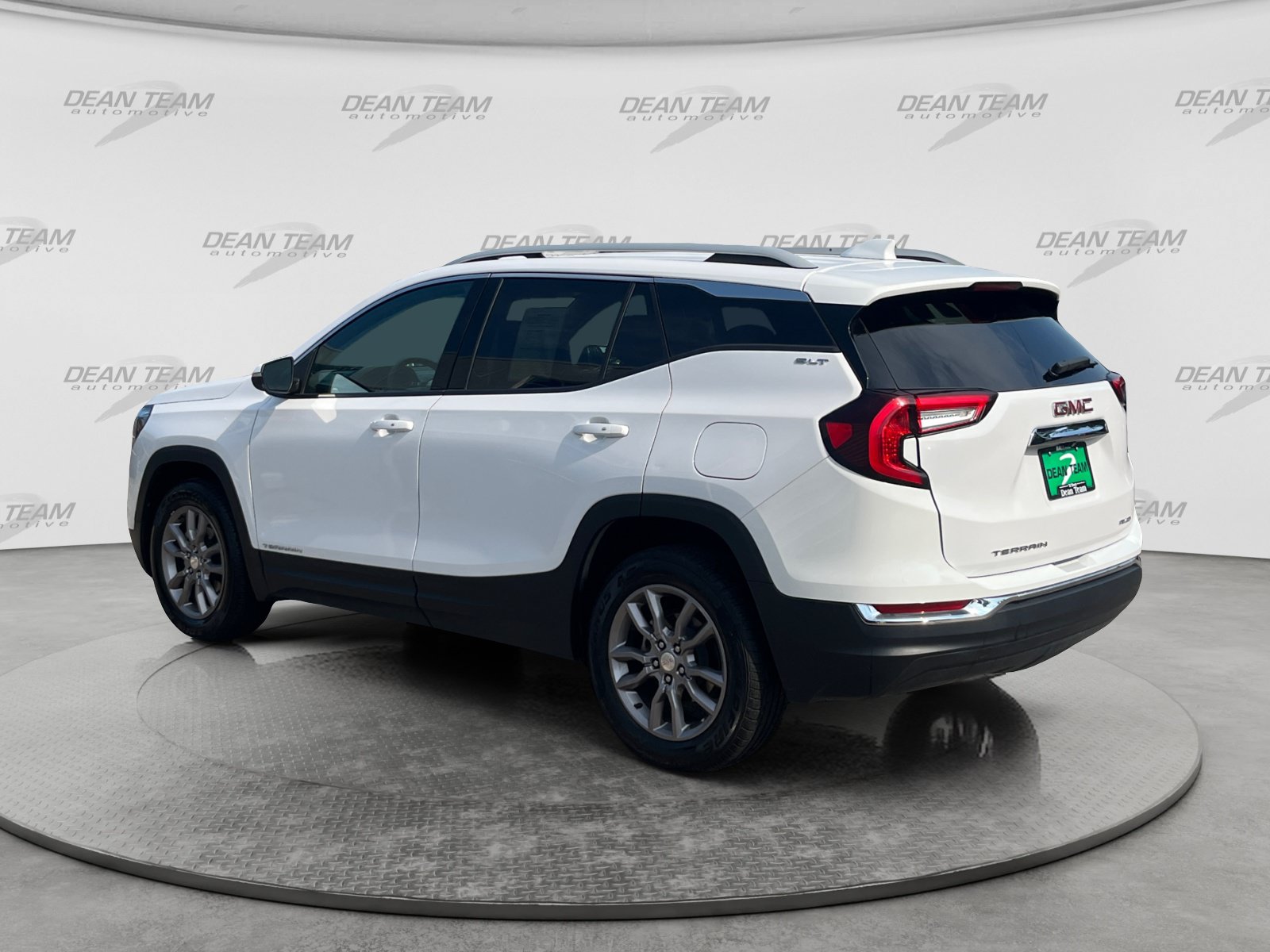 Used 2024 GMC Terrain SLT AWD/4WD image 5