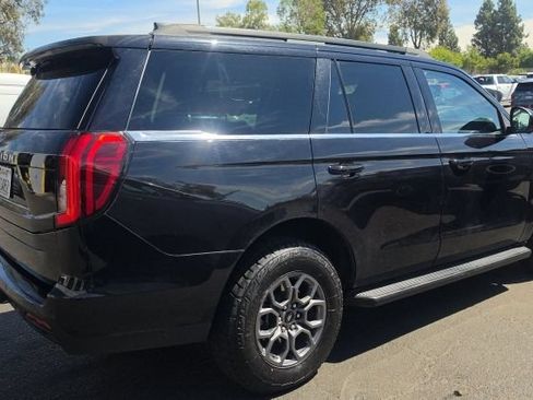 Used 2025 Ford Expedition Active RWD image 2