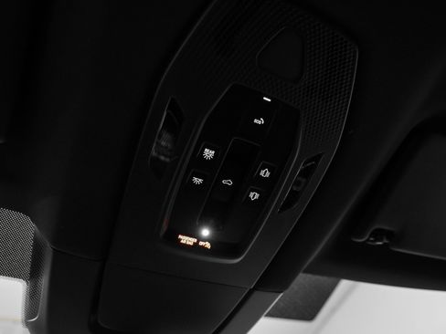 Certified 2025 Porsche Macan 4 Electric image 37