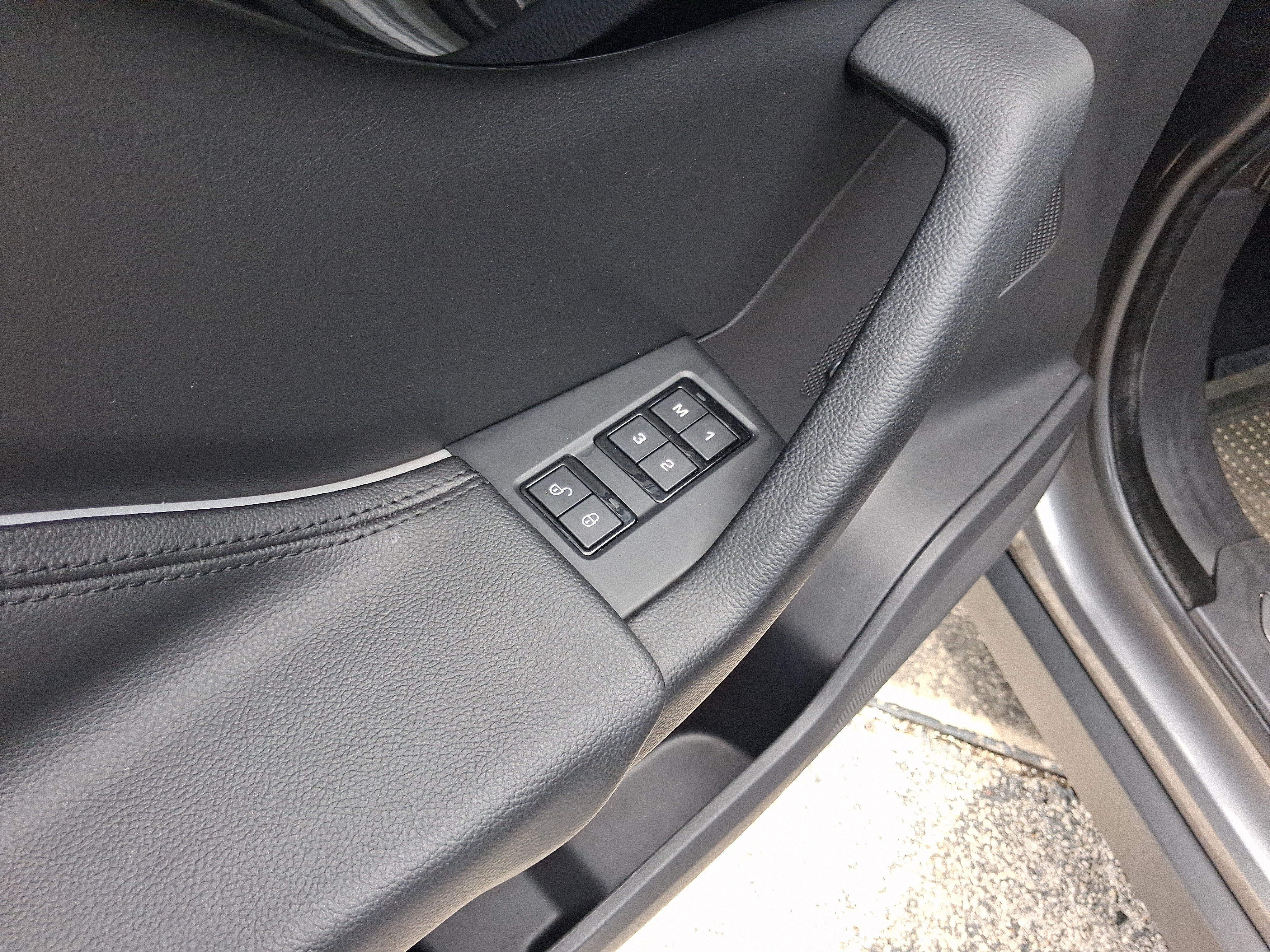 Used 2018 Jaguar F-PACE Premium AWD/4WD image 12