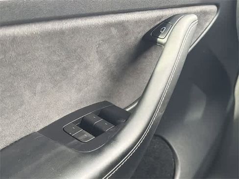 Used 2023 Tesla Model Y Long Range image 19