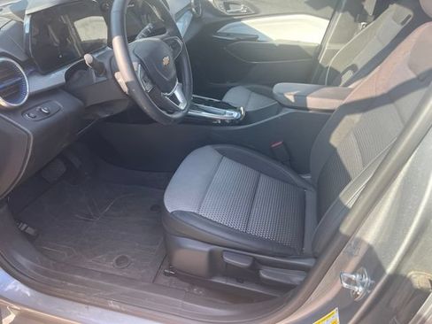 Used 2024 Chevrolet Trax LT w/ Driver Confidence Package FWD image 10