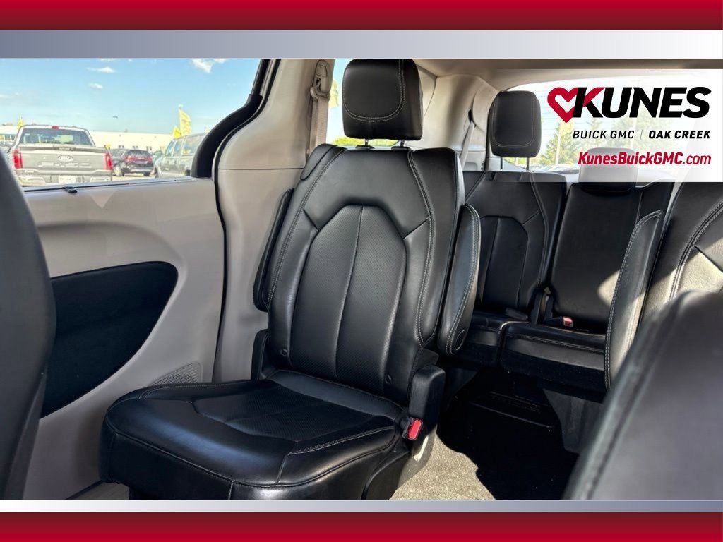 Used 2023 Chrysler Pacifica Touring-L FWD image 34