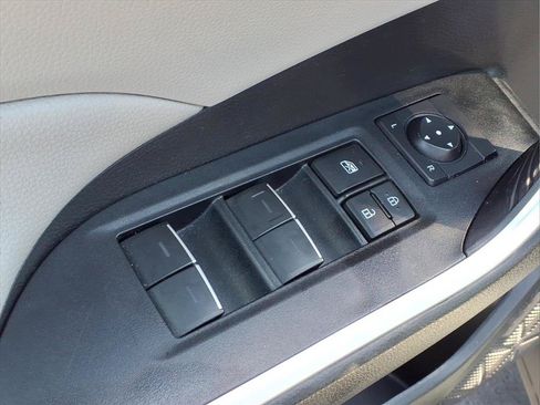Used 2024 Toyota RAV4 XLE FWD image 17