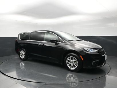 Used 2024 Chrysler Pacifica Touring-L