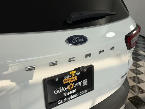 Used 2023 Ford Escape Active w/ Tech Pack #2 AWD/4WD image 16