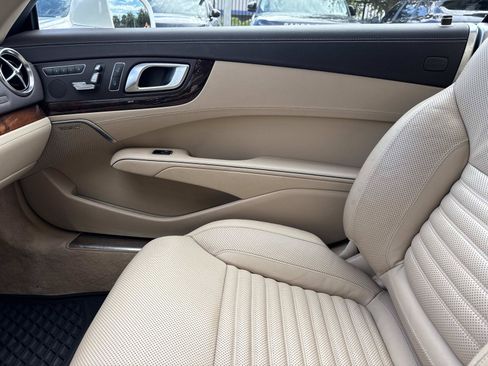 Used 2015 Mercedes-Benz SL 550 image 16