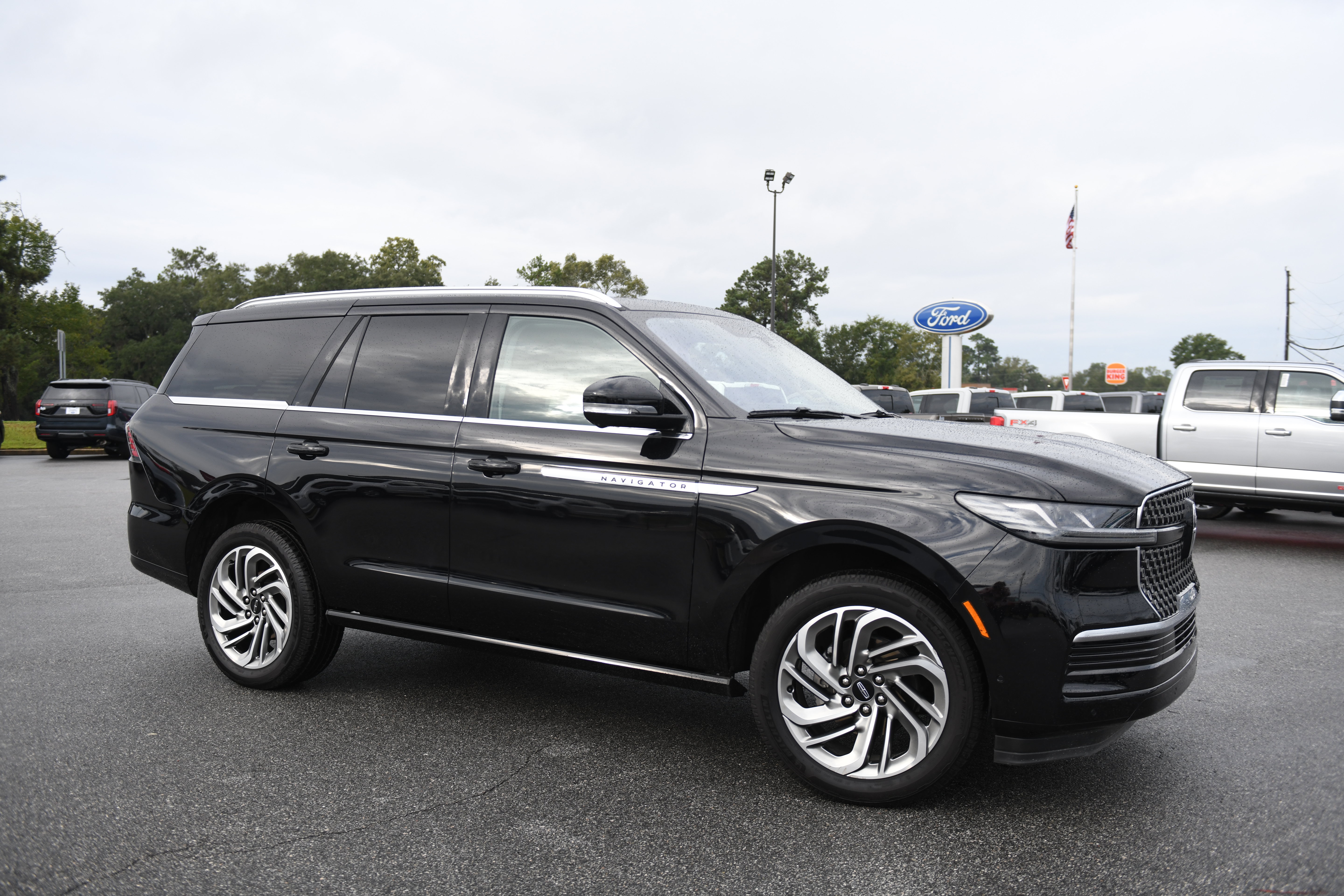 Used 2025 Lincoln Navigator Reserve AWD/4WD image 1