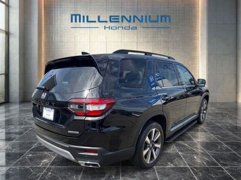 Certified 2023 Honda Pilot Touring image 17