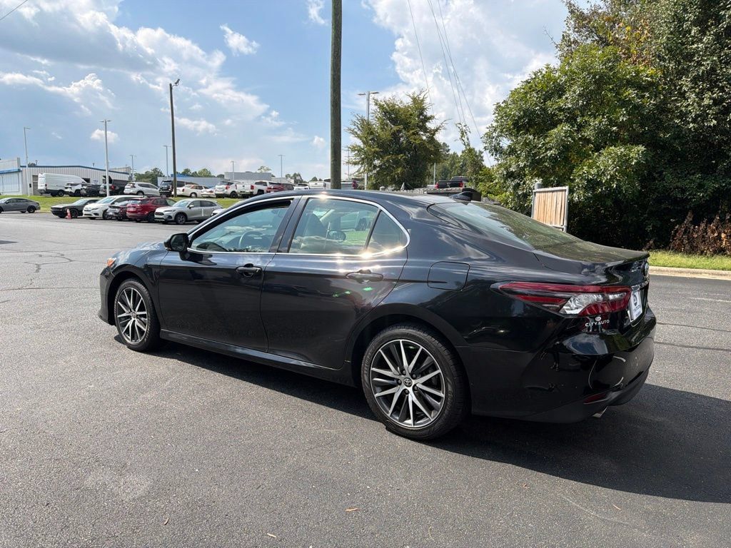 Used 2022 Toyota Camry XLE FWD image 11