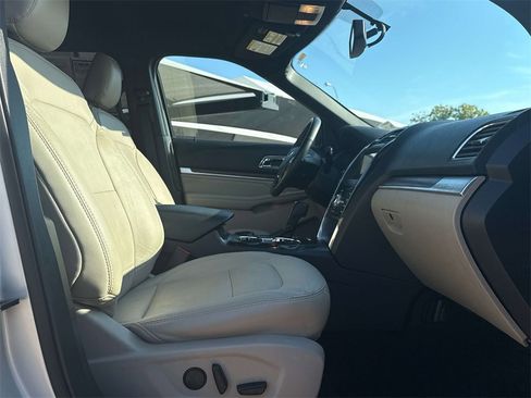 Used 2019 Ford Explorer Limited image 13