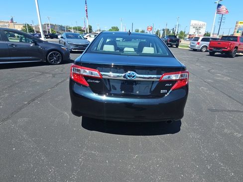 Used 2012 Toyota Camry XLE w/ Leather Pkg FWD image 4