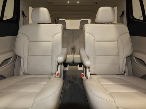 Used 2023 GMC Acadia Denali w/ Denali Ultimate Package FWD image 33