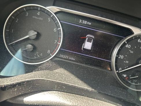 Used 2024 Nissan Pathfinder SV image 17