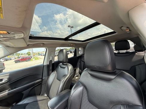 Used 2018 Jeep Compass Latitude w/ Popular Equipment Group AWD/4WD image 13