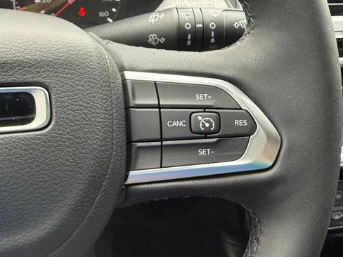 Used 2025 Jeep Compass Latitude AWD/4WD image 15