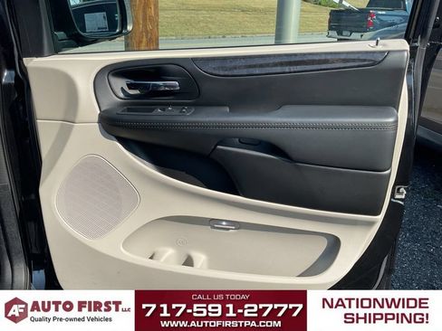 Used 2017 Dodge Grand Caravan SE FWD image 12