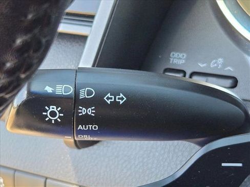 Used 2019 Toyota Camry SE FWD image 15