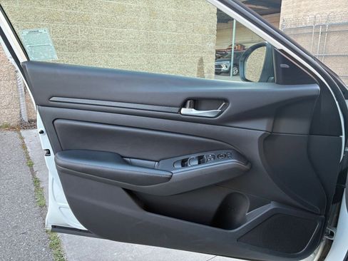 Used 2025 Nissan Altima 2.5 SV FWD image 18