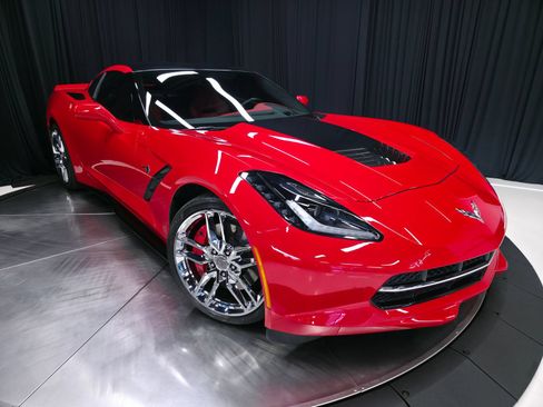 Used 2015 Chevrolet Corvette Stingray Coupe w/ 3LT Preferred Equipment Group RWD image 5