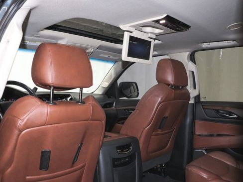 Used 2019 Cadillac Escalade ESV Premium Luxury image 23