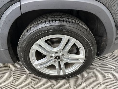Used 2023 Mercedes-Benz GLB 250 4MATIC w/ Premium Package image 22