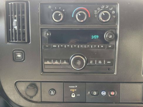 Used 2017 Chevrolet Express 2500 Extended RWD image 19