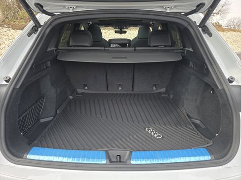 New 2026 Audi SQ5 Premium Plus image 32