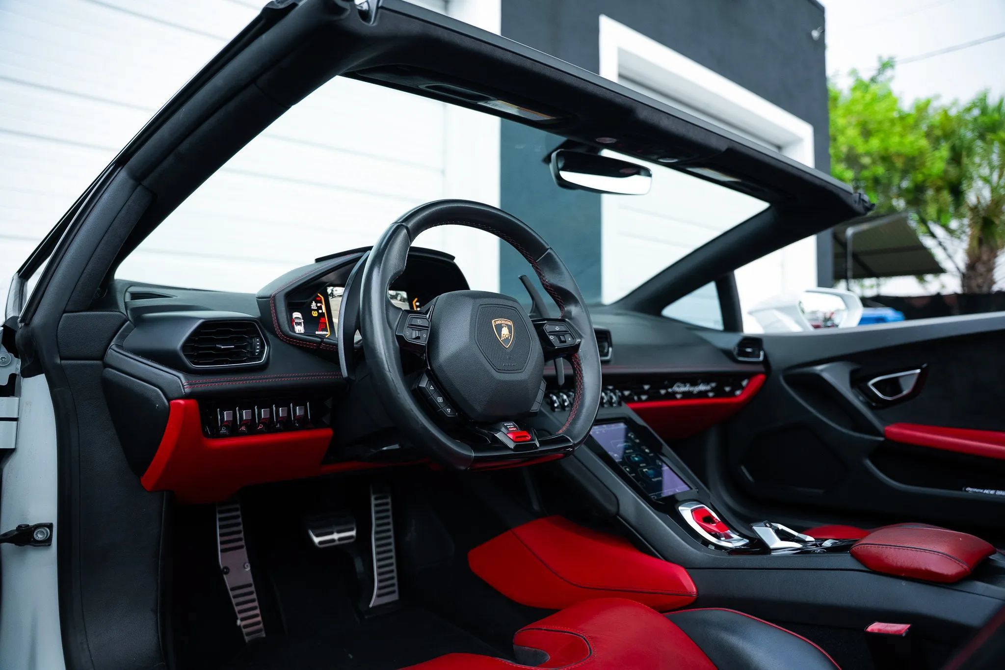 Used 2021 Lamborghini Huracan EVO RWD image 9