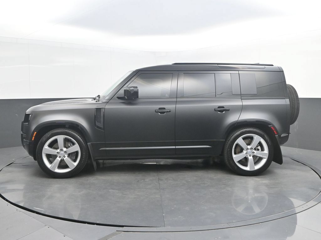 Used 2025 Land Rover Defender 110 X-Dynamic SE AWD/4WD image 2