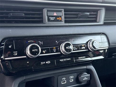 Used 2025 Honda Pilot EX-L image 8