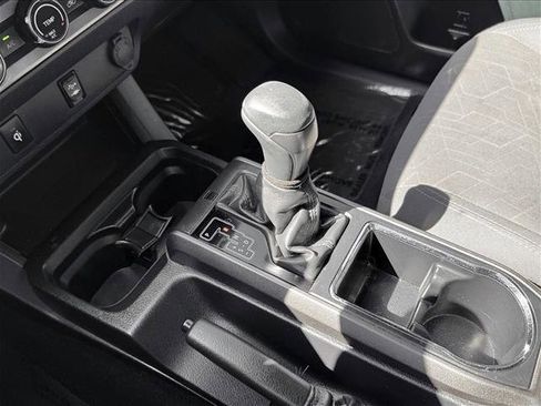 Used 2017 Toyota Tacoma TRD Off-Road AWD/4WD image 16