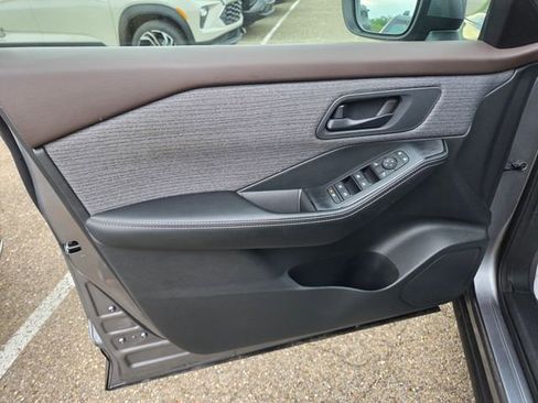 Used 2021 Nissan Rogue S AWD/4WD image 10